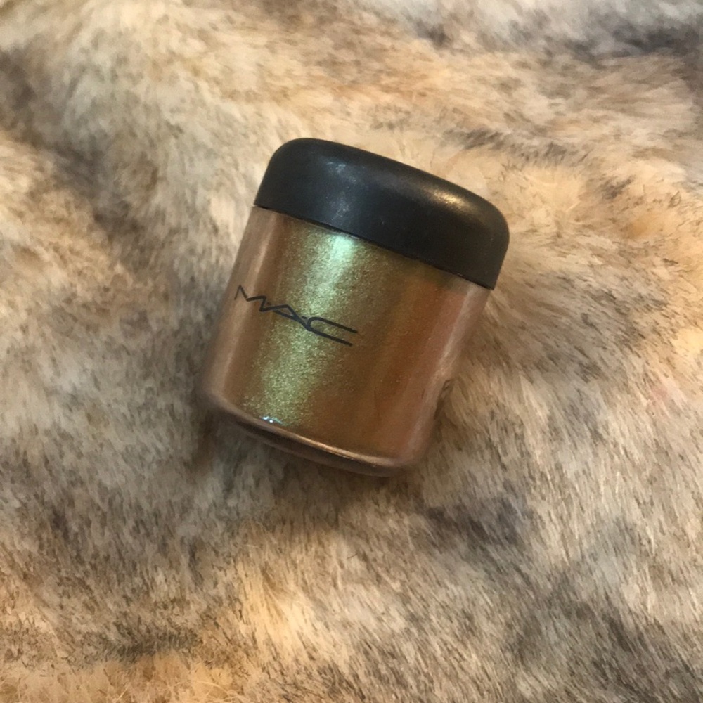 Mac old gold pigment